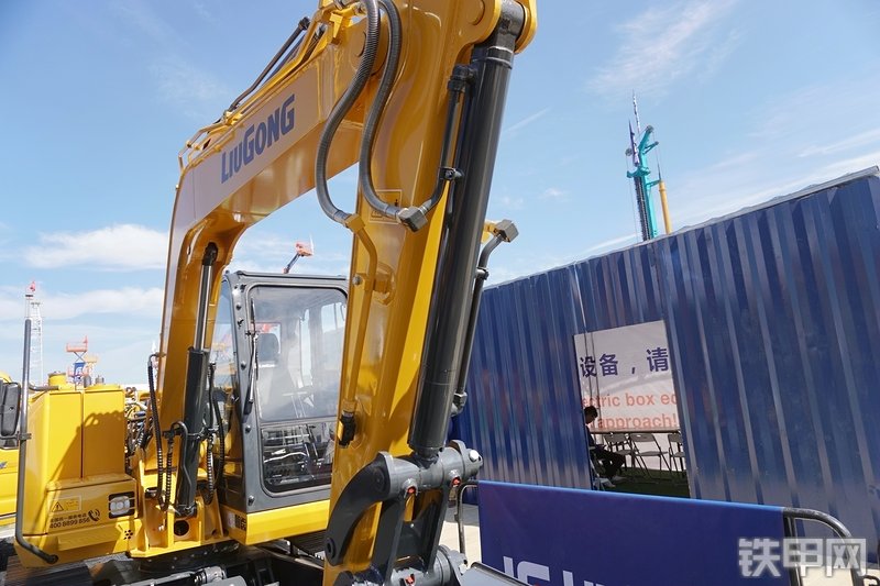 柳工CLG9075E挖掘机展会( )