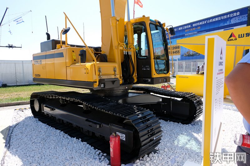 山东临工E6225H挖掘机展会( )