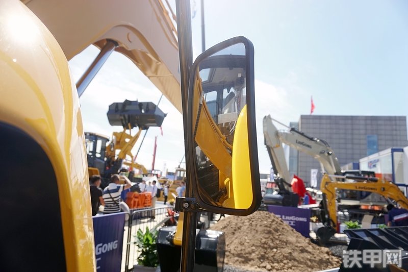 柳工CLG9075E挖掘机展会( )