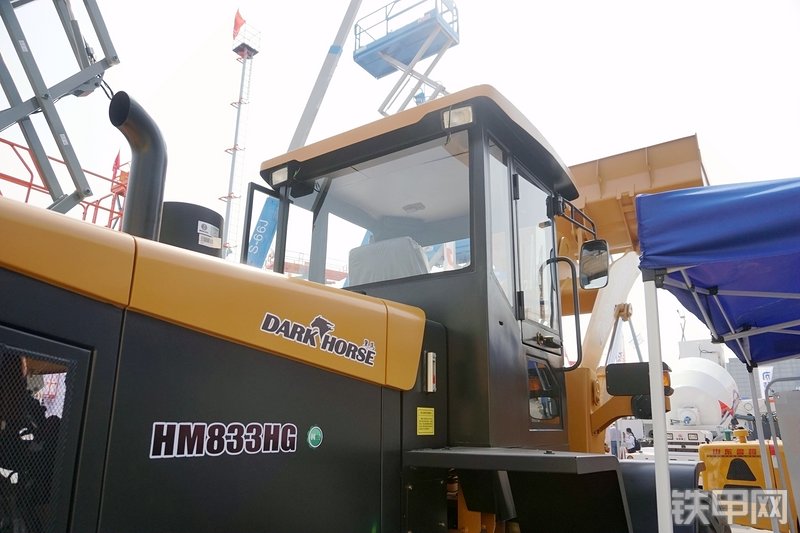 中泽华威HM833HG装载机展会( )
