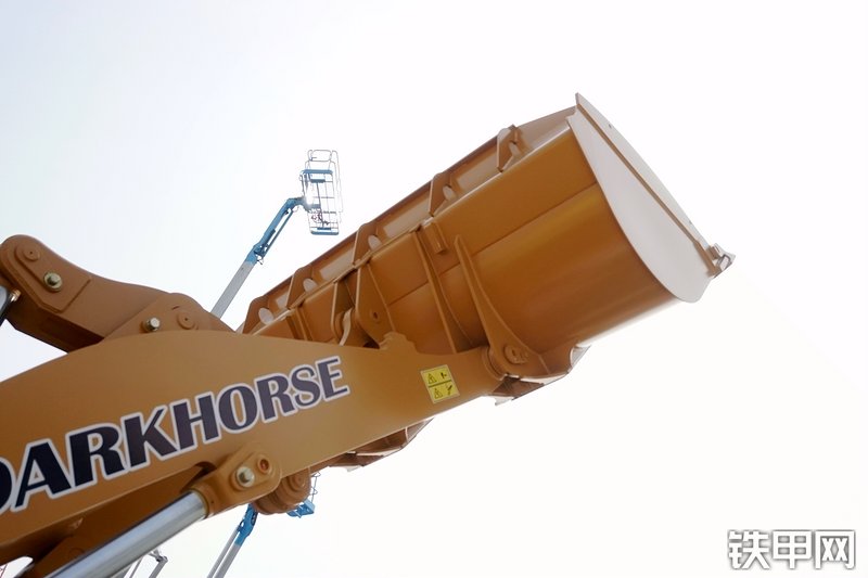 中泽华威HM856HG装载机展会( )