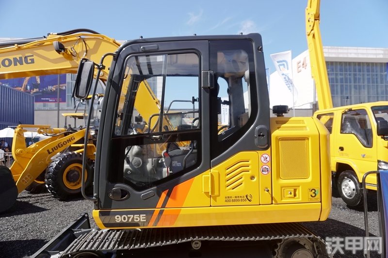 柳工CLG9075E挖掘机展会( )
