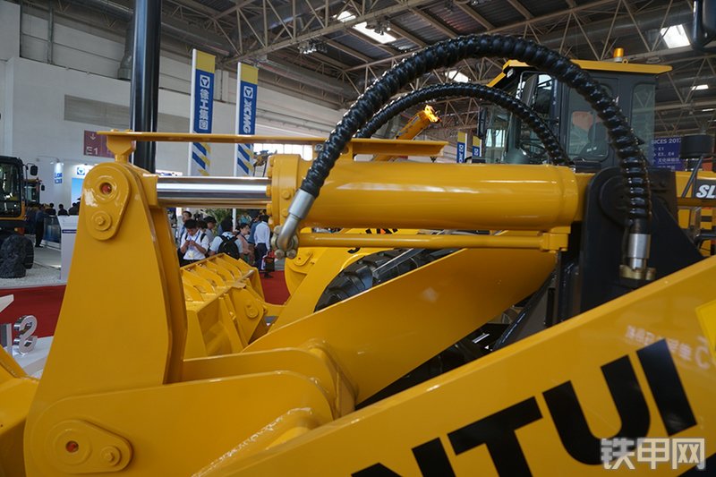 山推SL33H装载机展会( )