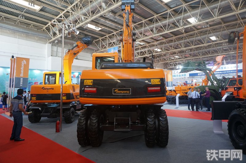 詹阳重工JYL615F挖掘机展会( )