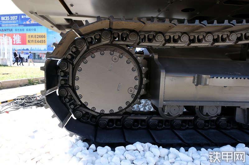 山东临工E6225H挖掘机展会( )