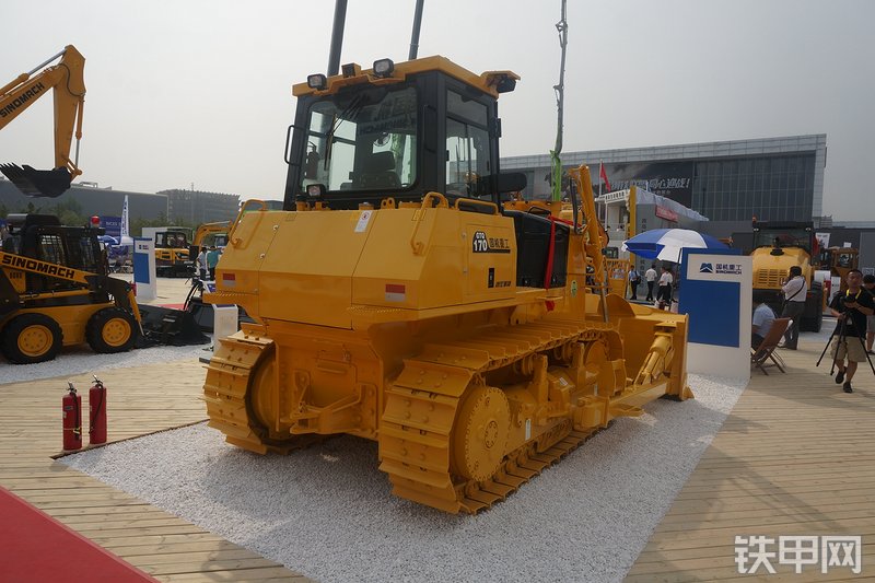 国机重工gtq170推土机展会( )