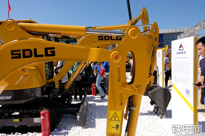 山东临工ER616F挖掘机展会( )