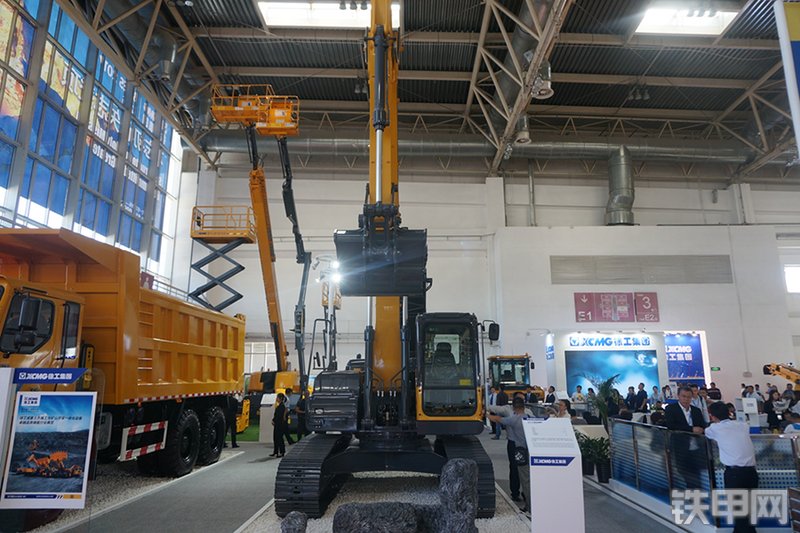 徐工XE215D挖掘机展会( )