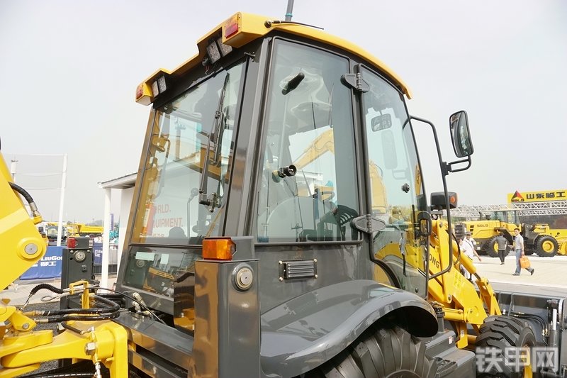 柳工CLG777A挖掘装载机展会( )