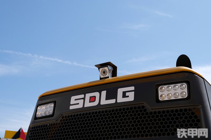 山东临工L959F装载机展会( )