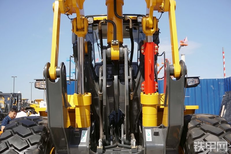 柳工VL80A装载机展会( )