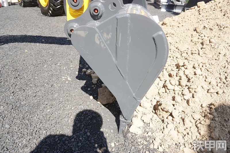 柳工CLG9035E挖掘机展会( )