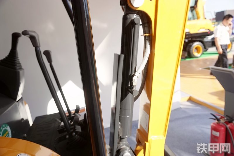 恒特重工HT20-7挖掘机展会( )