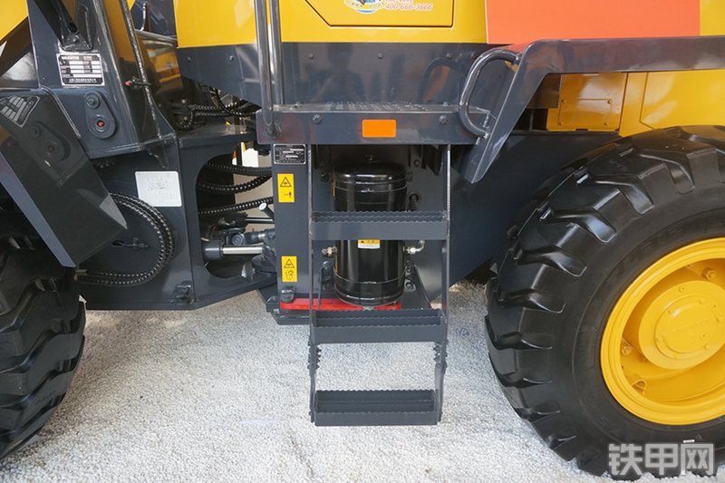 山推SL33H装载机展会( )