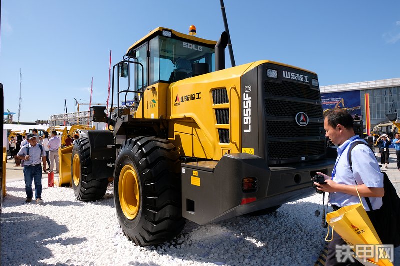 山东临工L955FC装载机展会( )