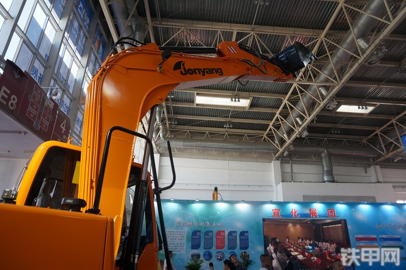 詹阳重工JYL6085挖掘机展会( )