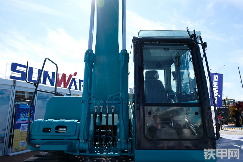 山河智能SWE215E挖掘机展会( )