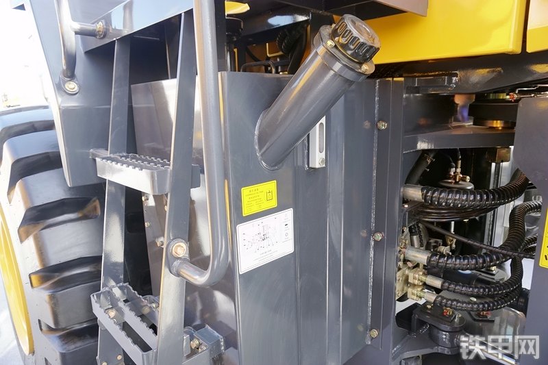 德工DG965-Ⅱ装载机展会( )