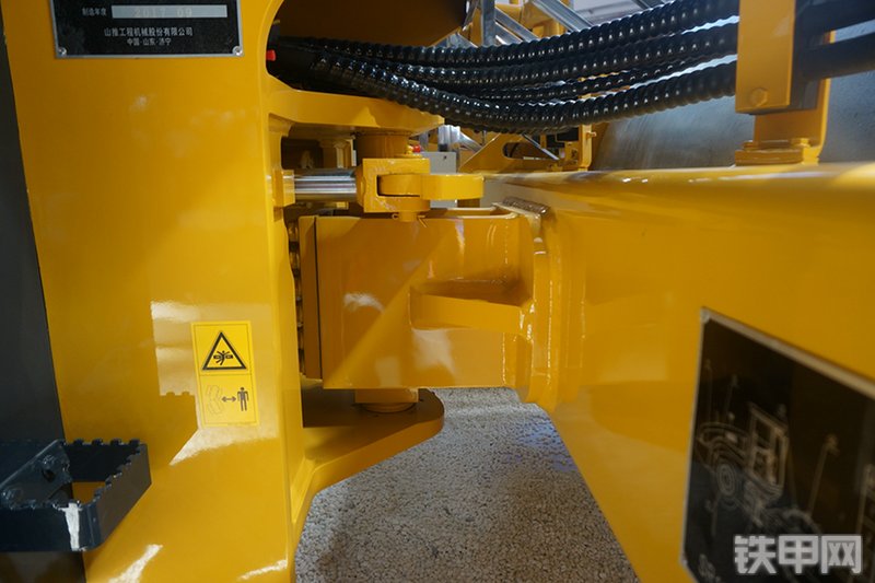 山推SR12-5压路机展会( )