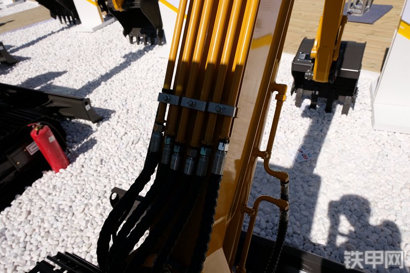 山东临工ER636F挖掘机展会( )