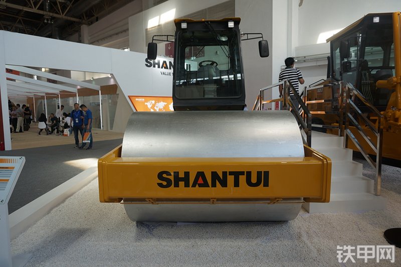 山推SR12-5压路机展会( )