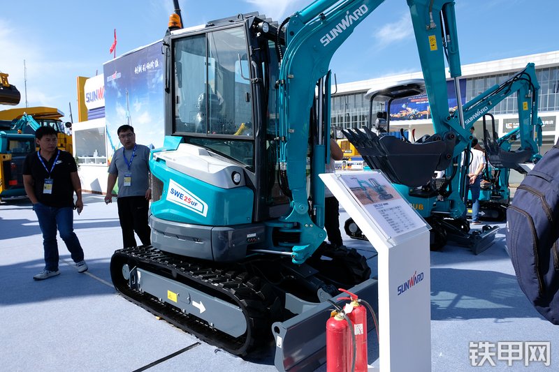 山河智能SWE25UF挖掘机展会( )