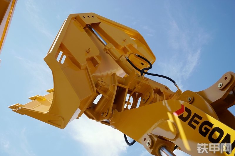 德工DG956N装载机展会( )