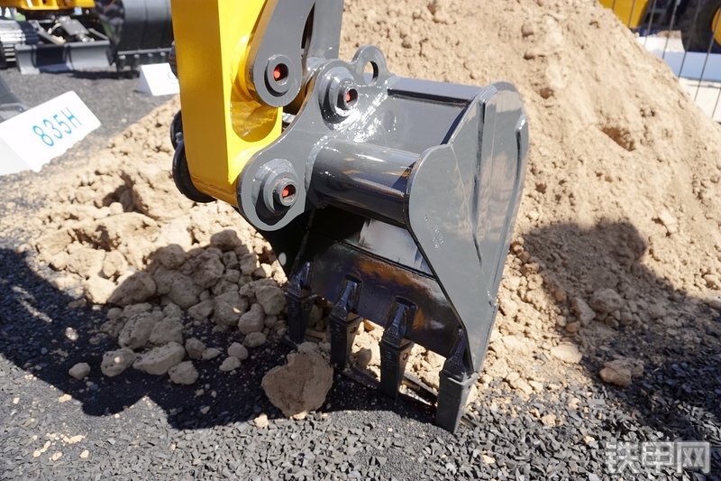 柳工CLG9035E挖掘机展会( )