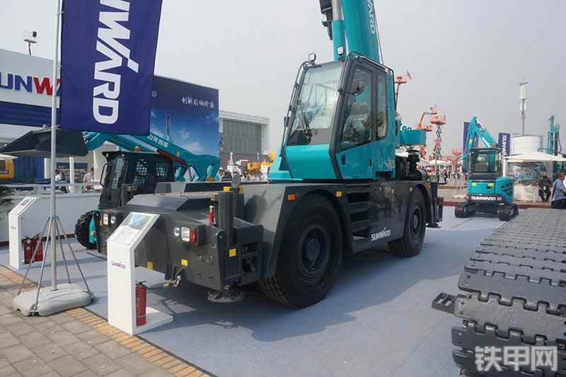 山河智能SWRT25起重机展会( )