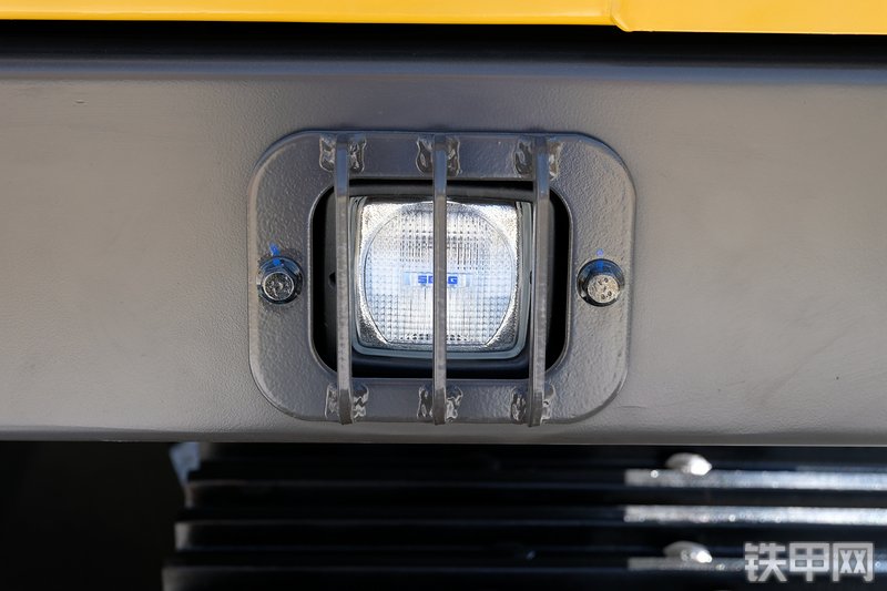 山东临工E6225H挖掘机展会( )