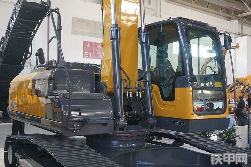 徐工XE215D挖掘机展会( )