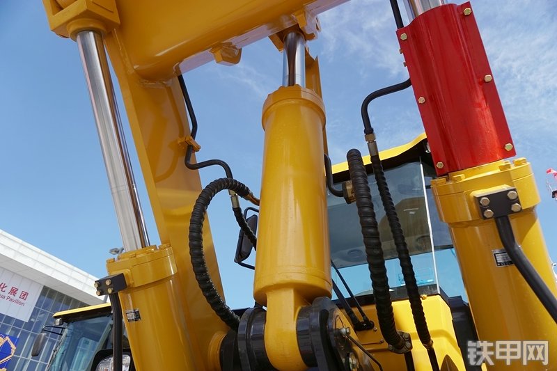 德工DG956N装载机展会( )