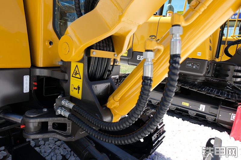 山东临工ER636F挖掘机展会( )