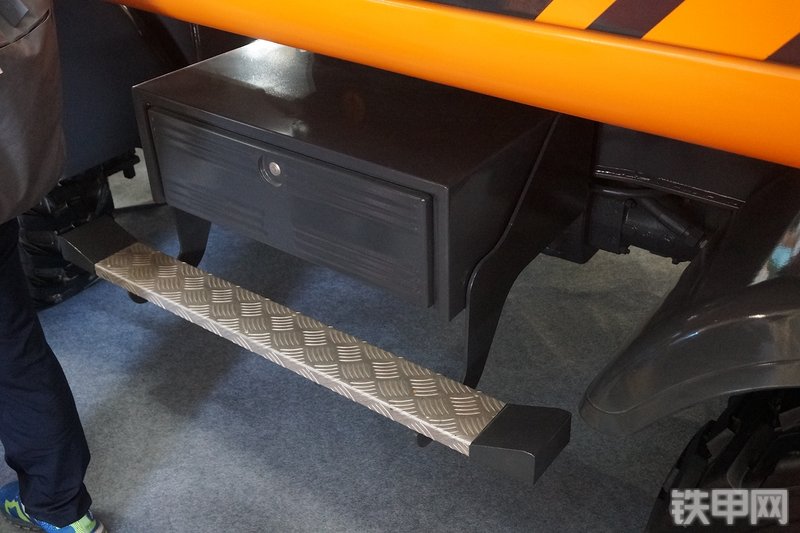 詹阳重工JYL6085挖掘机展会( )