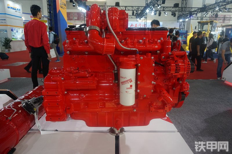 东风康明斯QSL8.9-C295发动机展会( )