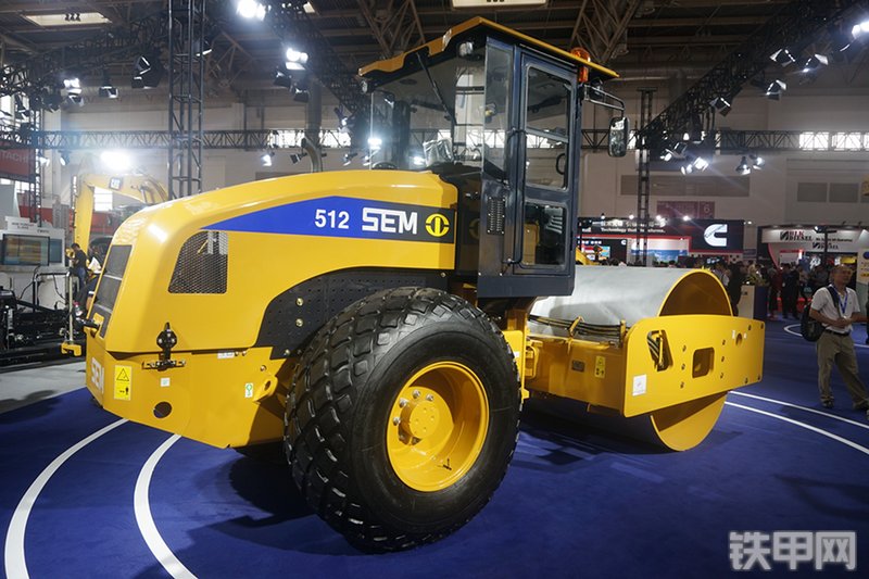 山工sem512压路机展会( )