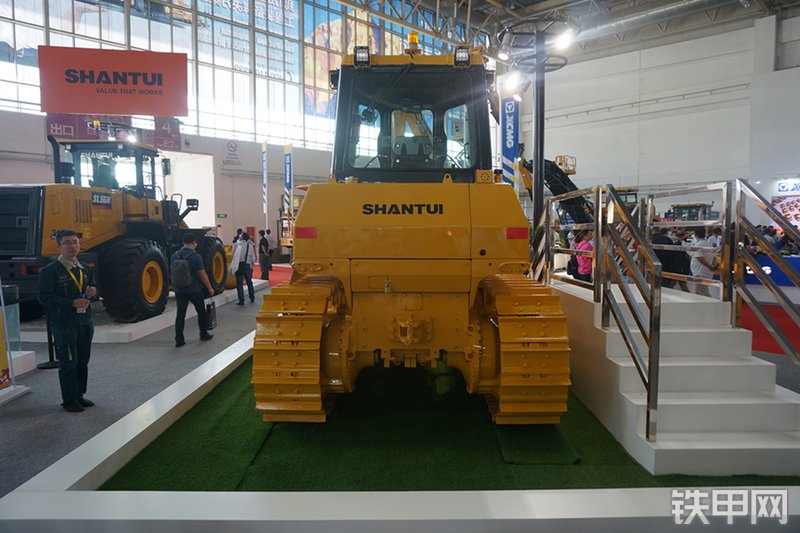 山推SD17推土机展会( )