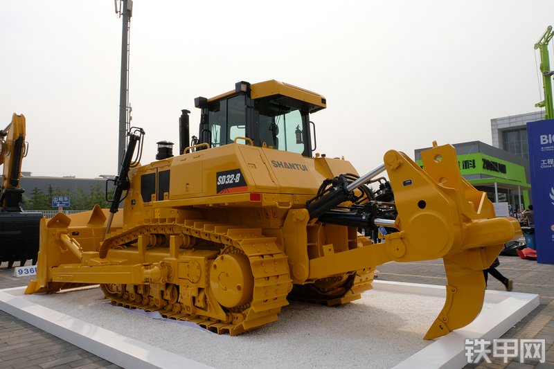 山推SD32-8推土机展会( )