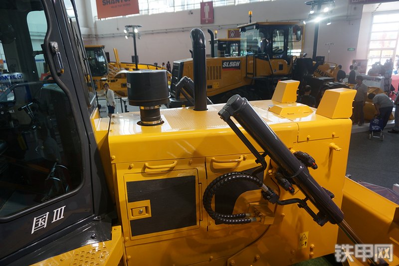 山推SD17推土机展会( )