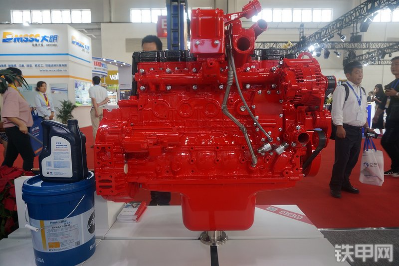 东风康明斯QSB6.7-C220发动机展会( )