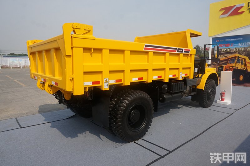 同力TLK190B非公路自卸车展会( )