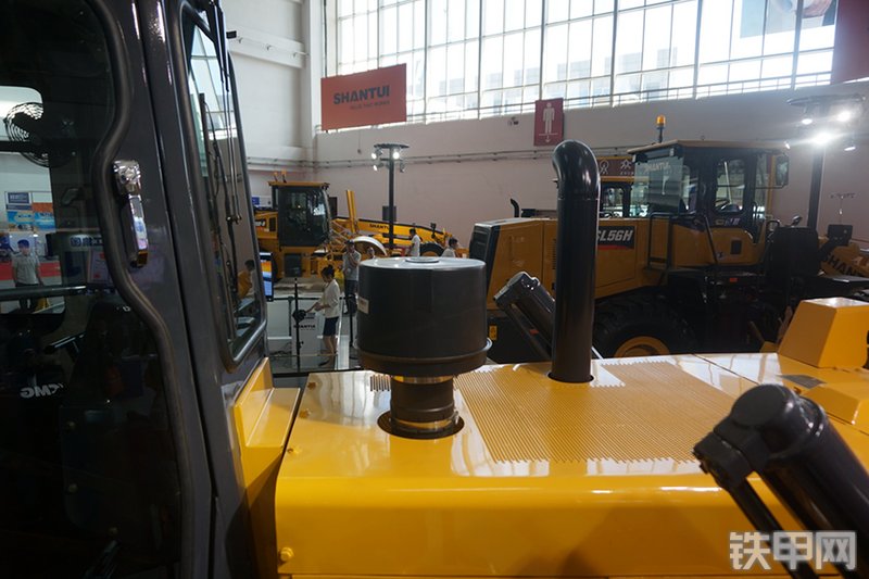 山推SD17推土机展会( )