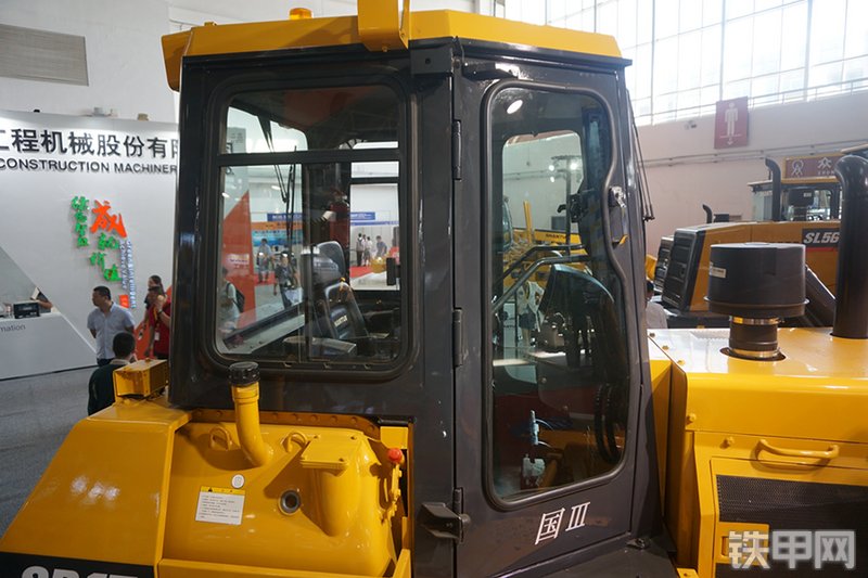 山推SD17推土机展会( )