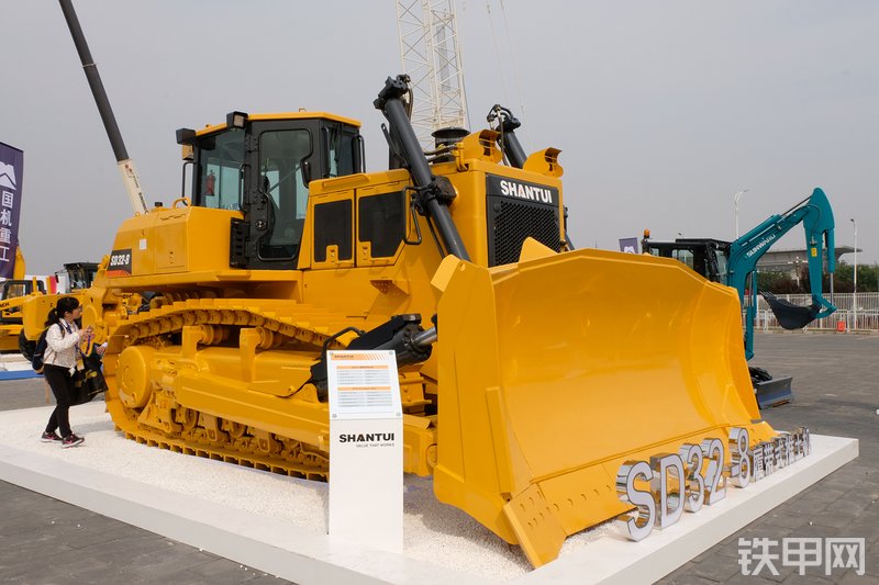 山推SD32-8推土机展会( )