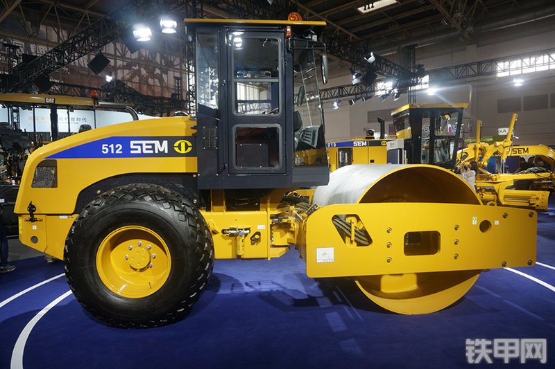 山工sem512压路机展会( )