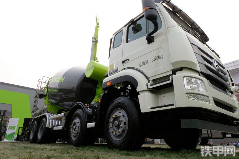 中联重科ZLJ5318GJBHE搅拌运输车展会( )