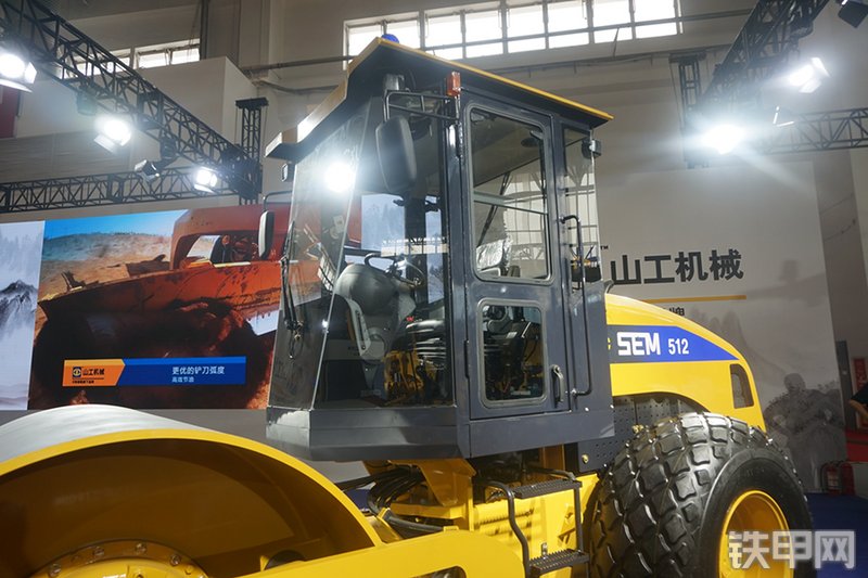 山工sem512压路机展会( )