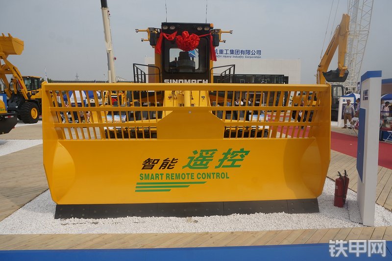 国机重工GYL263RC压路机展会( )