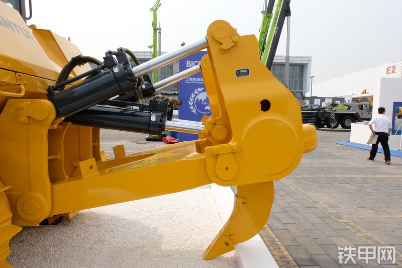 山推SD32-8推土机展会( )