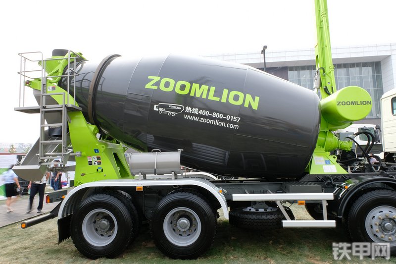 中联重科ZLJ5318GJBHE搅拌运输车展会( )